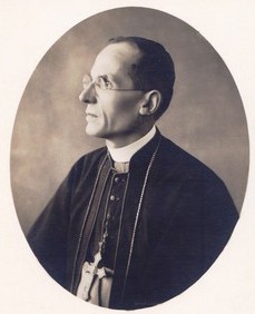 Ritratto di mons. Elia Dalla Costa (1872-1961). Inizialmente fu scettico su Padre Pio, ma quando divenne cardinale di Firenze si ricredette.